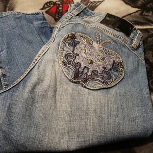 Light blue apple bottom and Light gray jeans